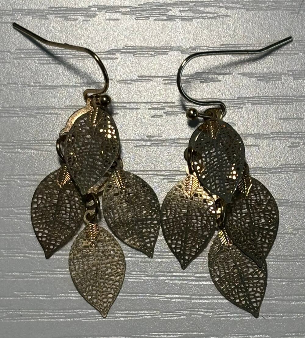 Gold Tone Filigree Leaf Dangle Earrings Lightweight Boho Statement Jewelry 1.5"